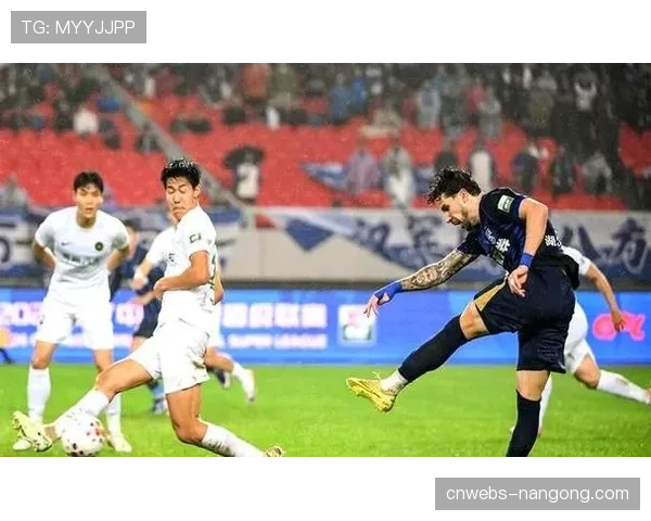 武汉三镇2-0战胜浙江队，主场取得关键三分